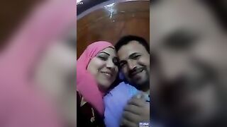 سكس عربدة - لحظات فرح: قبلات ساحرة تأسر القلوب وتجعل القلب يتراقص في عالم مليء بالحب!