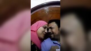 سكس عربدة - لحظات فرح: قبلات ساحرة تأسر القلوب وتجعل القلب يتراقص في عالم مليء بالحب!