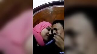 سكس عربدة - لحظات فرح: قبلات ساحرة تأسر القلوب وتجعل القلب يتراقص في عالم مليء بالحب!